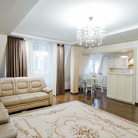 Cathedral Park And Pedestrian Zone Ultracentral Cozy Apartment In Chisináu Exterior foto