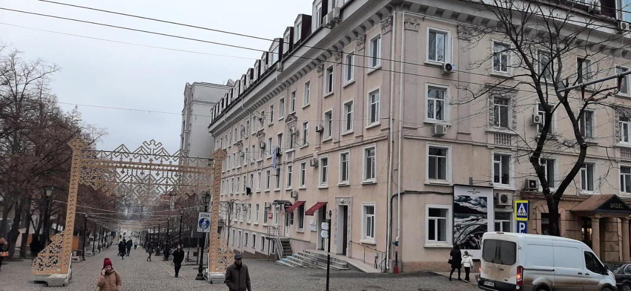 Cathedral Park And Pedestrian Zone Ultracentral Cozy Apartment In Chisináu Exterior foto