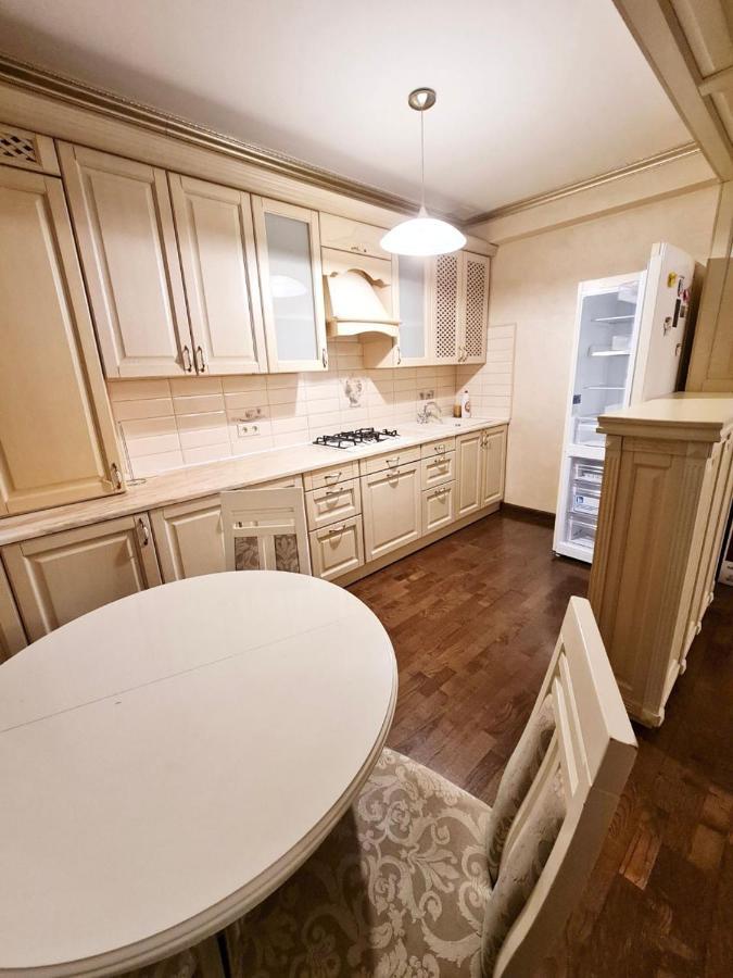 Cathedral Park And Pedestrian Zone Ultracentral Cozy Apartment In Chisináu Exterior foto