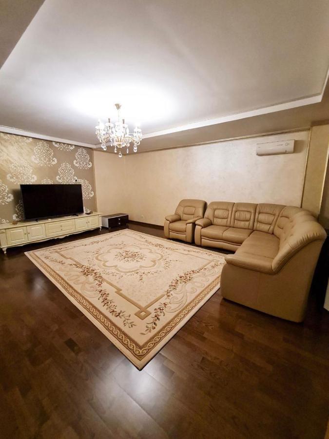 Cathedral Park And Pedestrian Zone Ultracentral Cozy Apartment In Chisináu Exterior foto
