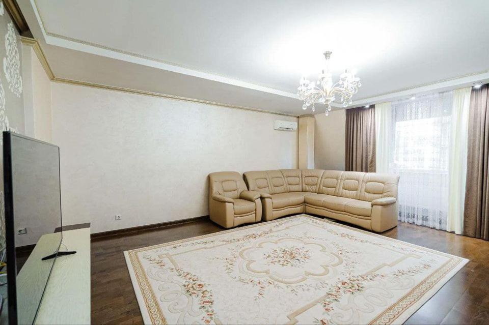 Cathedral Park And Pedestrian Zone Ultracentral Cozy Apartment In Chisináu Exterior foto