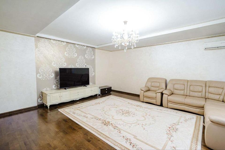 Cathedral Park And Pedestrian Zone Ultracentral Cozy Apartment In Chisináu Exterior foto